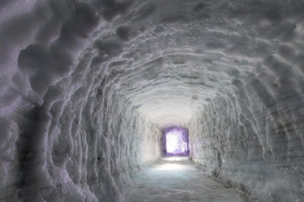 Крупнейшая рукотворная ледяная пещера